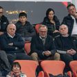 Dieter Hoeness, Karl-Heinz Rummenigge e Uli Hoeness na tribuna no embate do Bayern com o Bayer Leverkusen