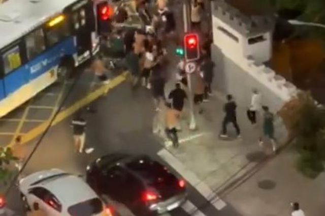 Confrontos entre adeptos antes do Flamengo-Fluminense (vídeo)