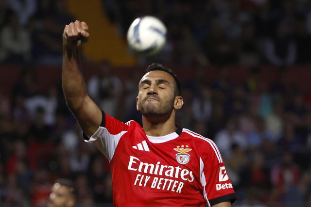 Benfica passa em Chaves com Pavlidis em grande