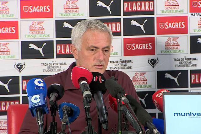 José Mourinho explica a saída de João Rego ao intervalo