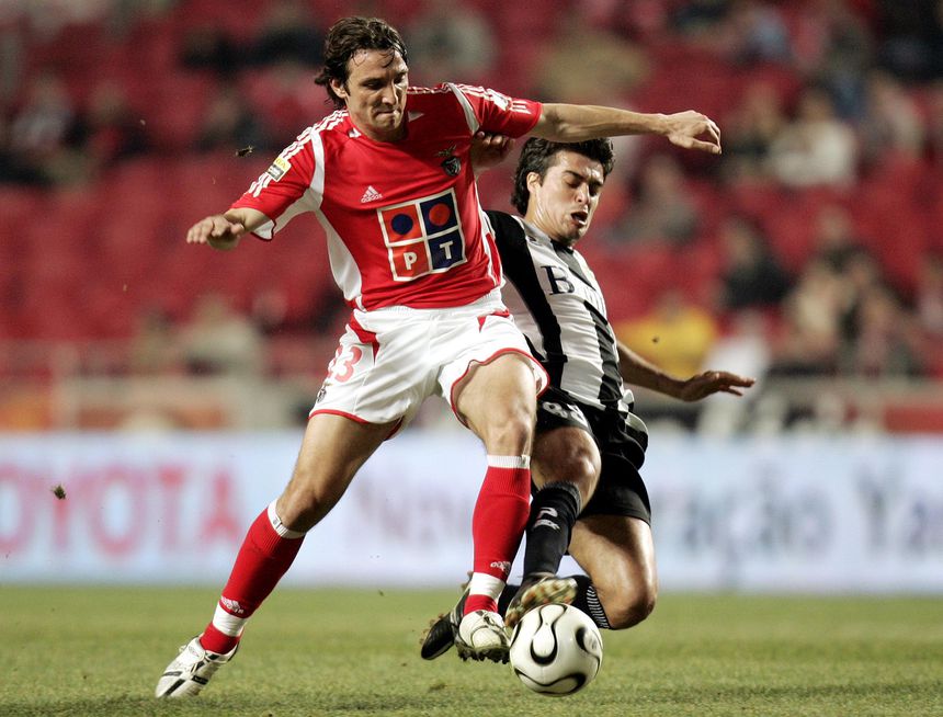 Manduca em ação pelo Benfica em 2004/2005 - Foto: A BOLA