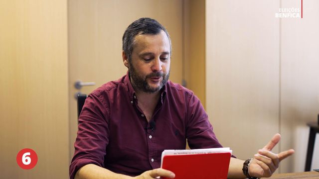 «Benfica não renovou com António Silva mas renovou com Otamendi. Porquê?»