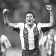 José Carlos festeja um dos golos que marcou pelo FC Porto ao PSV, em 1992/93 - Foto: A BOLA