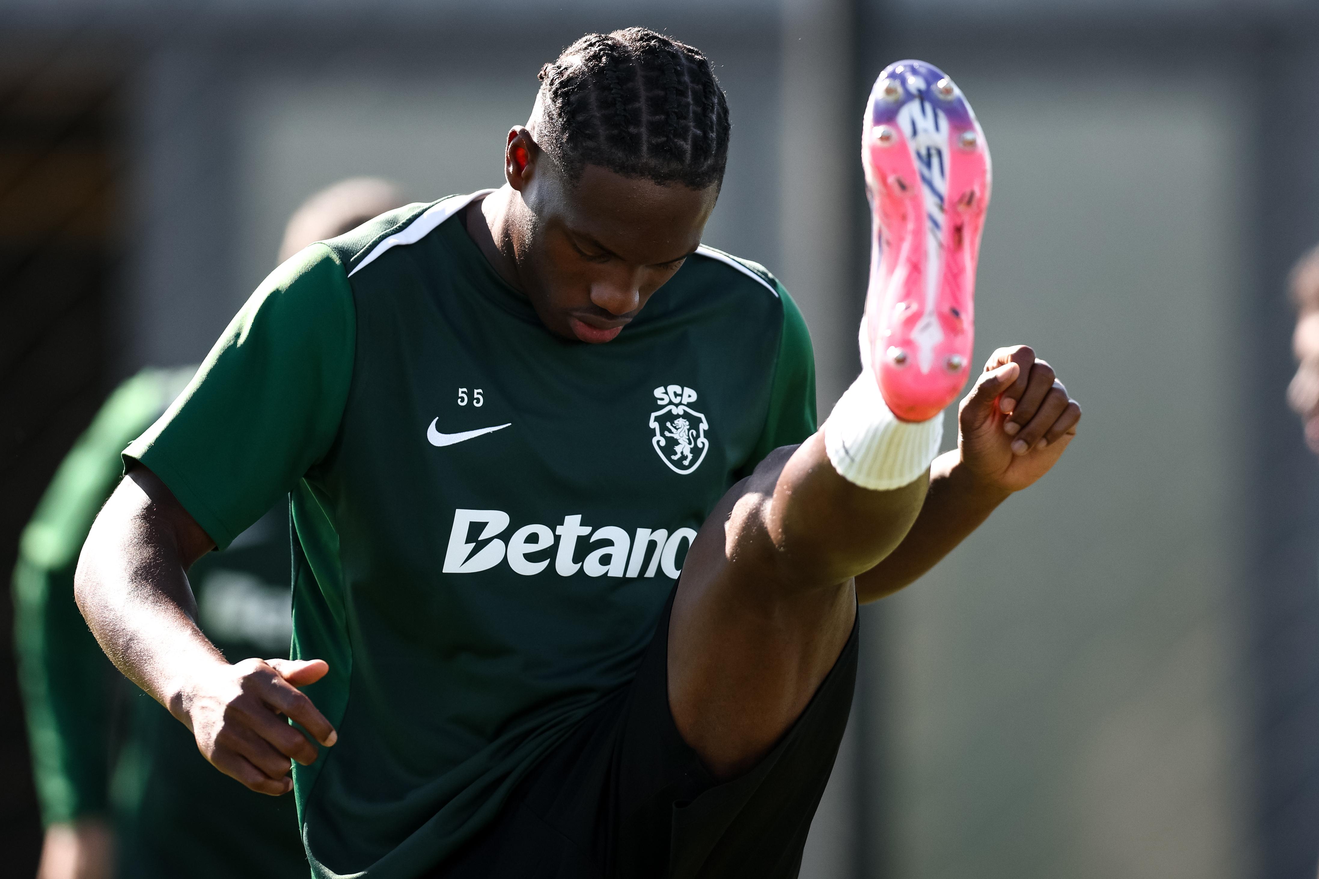 Ibrahima Ba, defesa-central de 21 anos - Foto: SPORTING CP