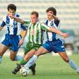 José Carlos e João Pinto em ação contra o Floriana, em 1993 - Foto: A BOLA