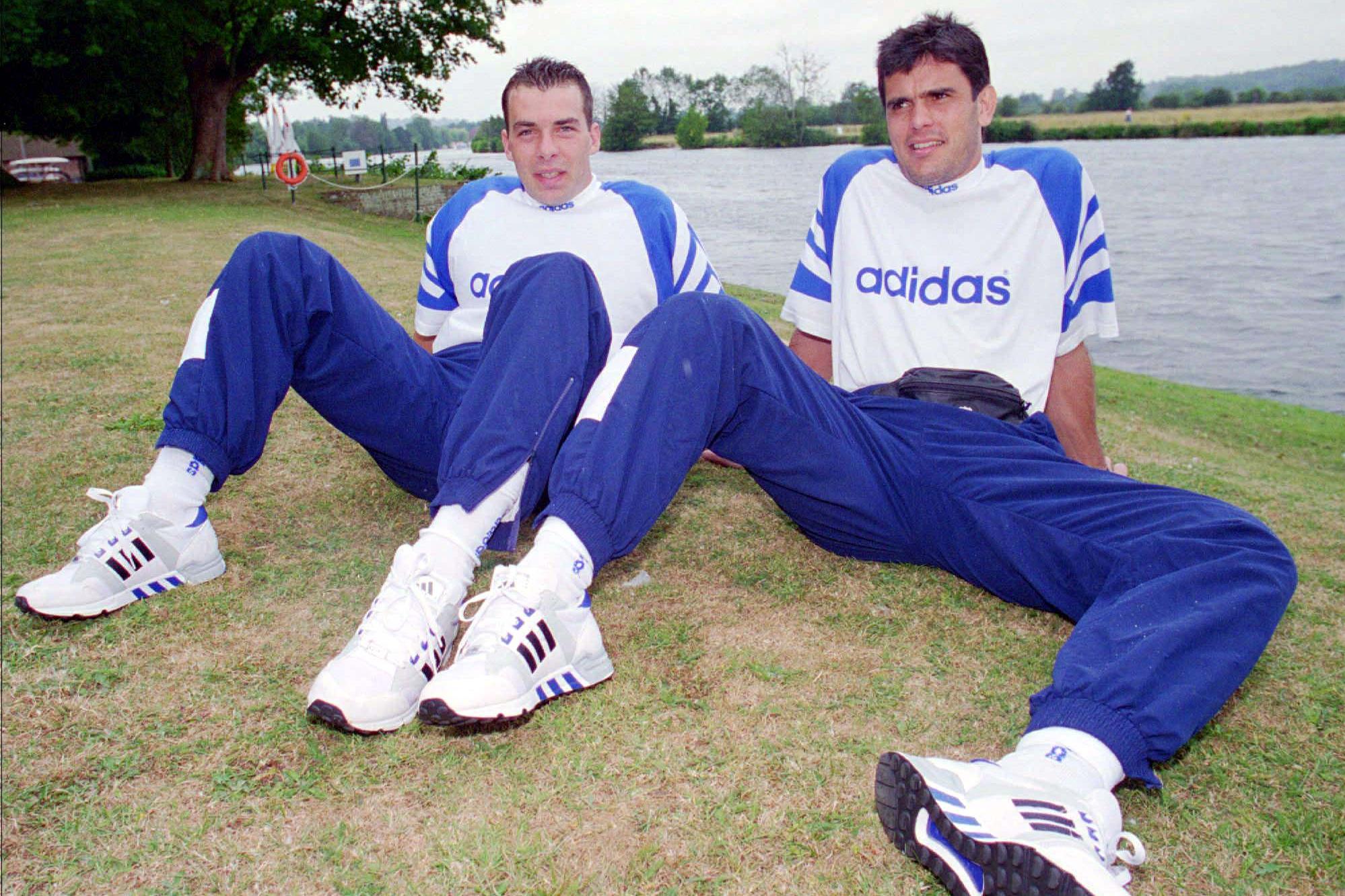 José Carlos (à direita) com Jorge Costa na pré-época de 1994, em Sunderland - Foto: A BOLA