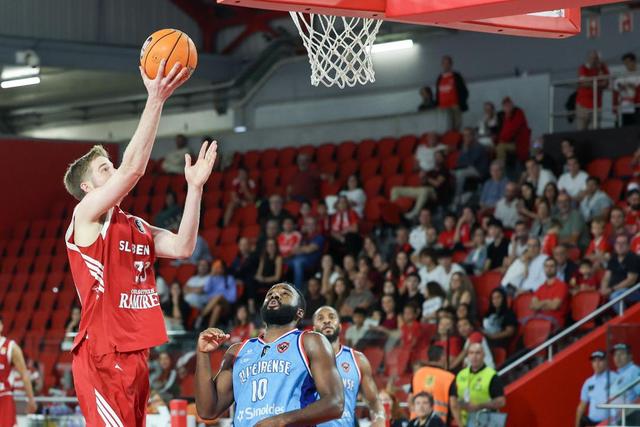 Benfica vence Oliveirense em jogo da 3.ª jornada da Liga de basquetebol
