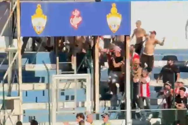 Jogadores do Leixões em confrontos com adeptos