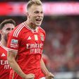 Os onzes de Benfica e Famalicão