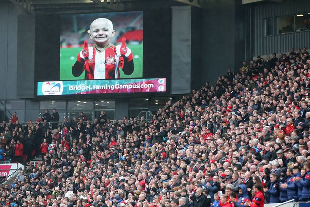 Inglaterra não perdoa: adepto que gozou com morte de criança proibido de entrar em estádios