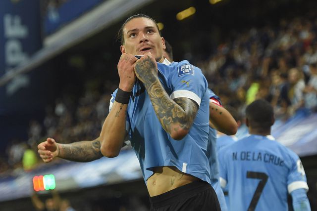 Darwin Núñez marca, Uruguai vence campeã do mundo Argentina na Bombonera