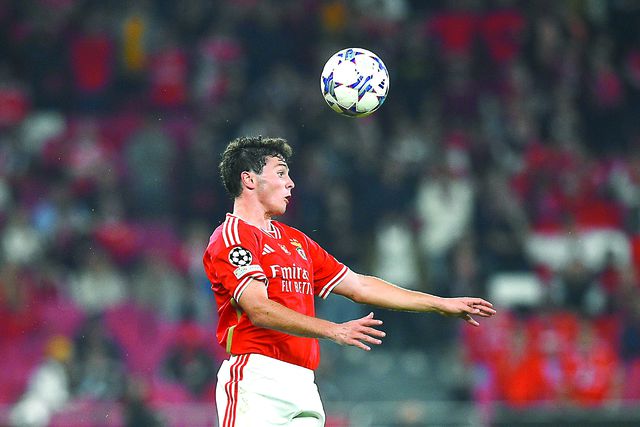 Os homens medem-se às palmas