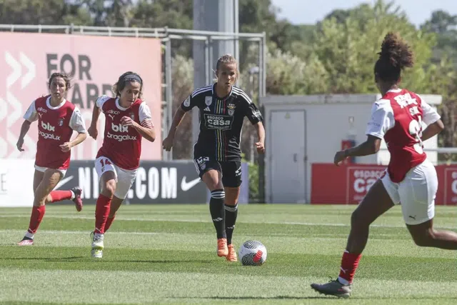 Treinador do Benfica suspenso por empurrar jogadora do SC Braga