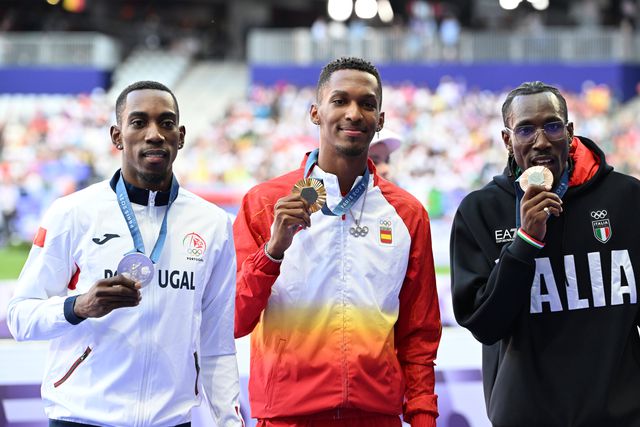 Campeão olímpico guarda medalhas em local insólito