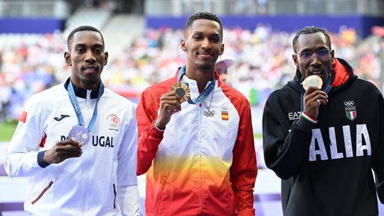 Campeão olímpico guarda medalhas em local insólito