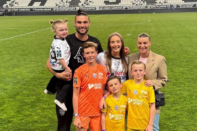 Andy Carroll apanhado pela ex-mulher a entrar na antiga mansão de €10 M