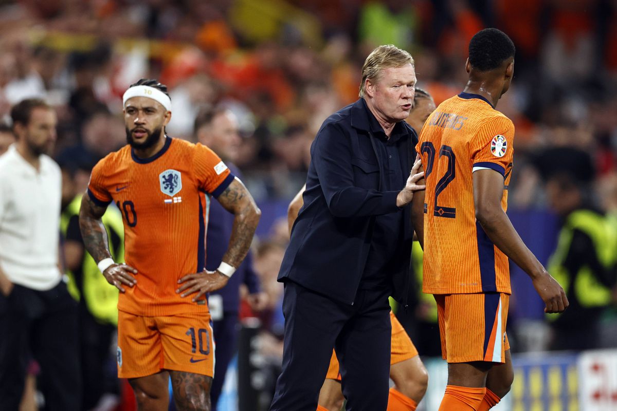 Corinthians convida Koeman a assistir jogo ao vivo de Depay no Brasil