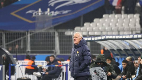 «Eles lutam como cães»: o discurso de Deschamps no intervalo do França-Israel