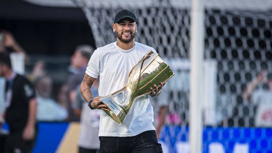 Neymar de regresso ao Santos? Rafael Leão reage nas redes sociais