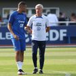 Deschamps esclarece lesão de Mbappé: «Caso contrário não teria vindo»