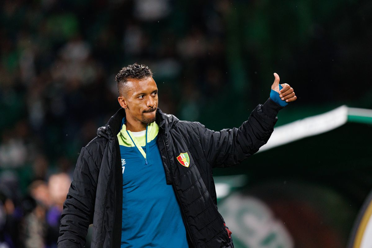 Sporting e Man. United felicitam Nani