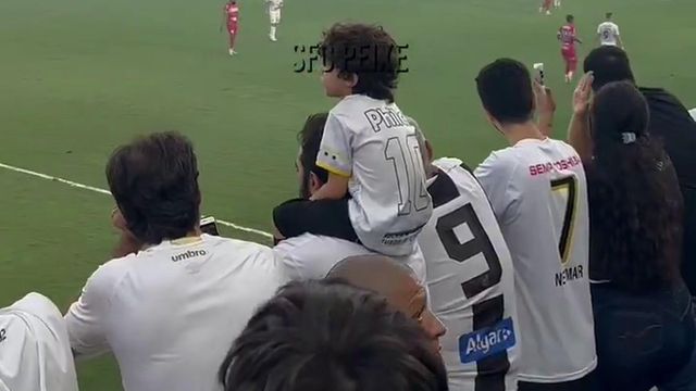 «Vai-se f...»: adeptos do Santos contra treinador na... festa do título!