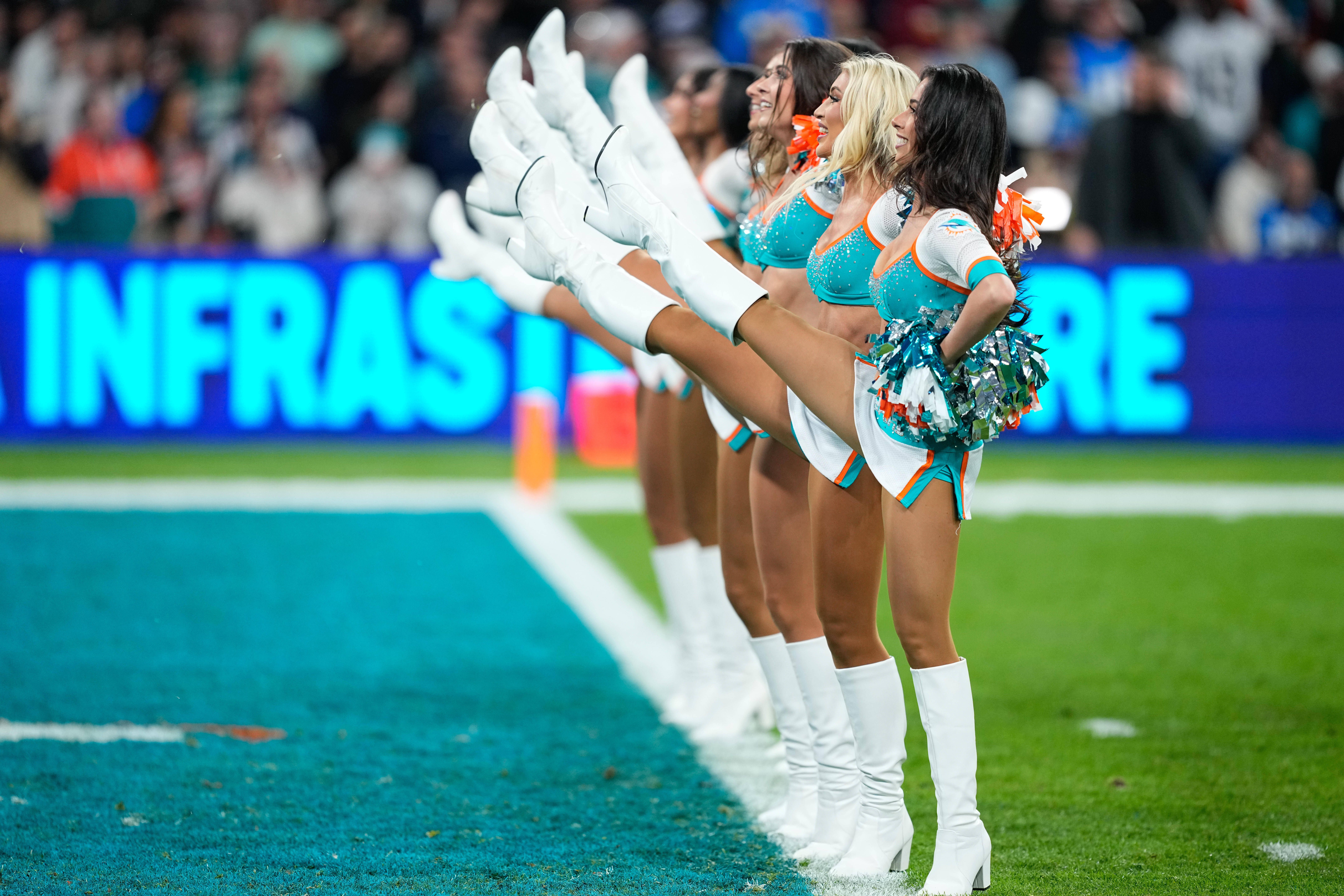Cheerleaders em ação no jogo da NFL em Madrid - Foto: IMAGO