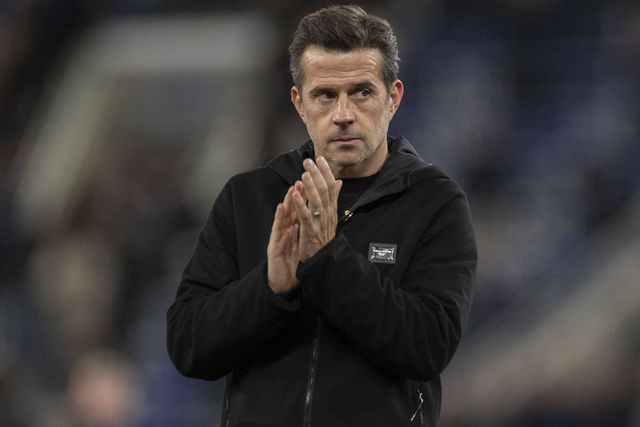 Marco Silva a agradecer o apoio dos adeptos do Fulham em casa do Everton