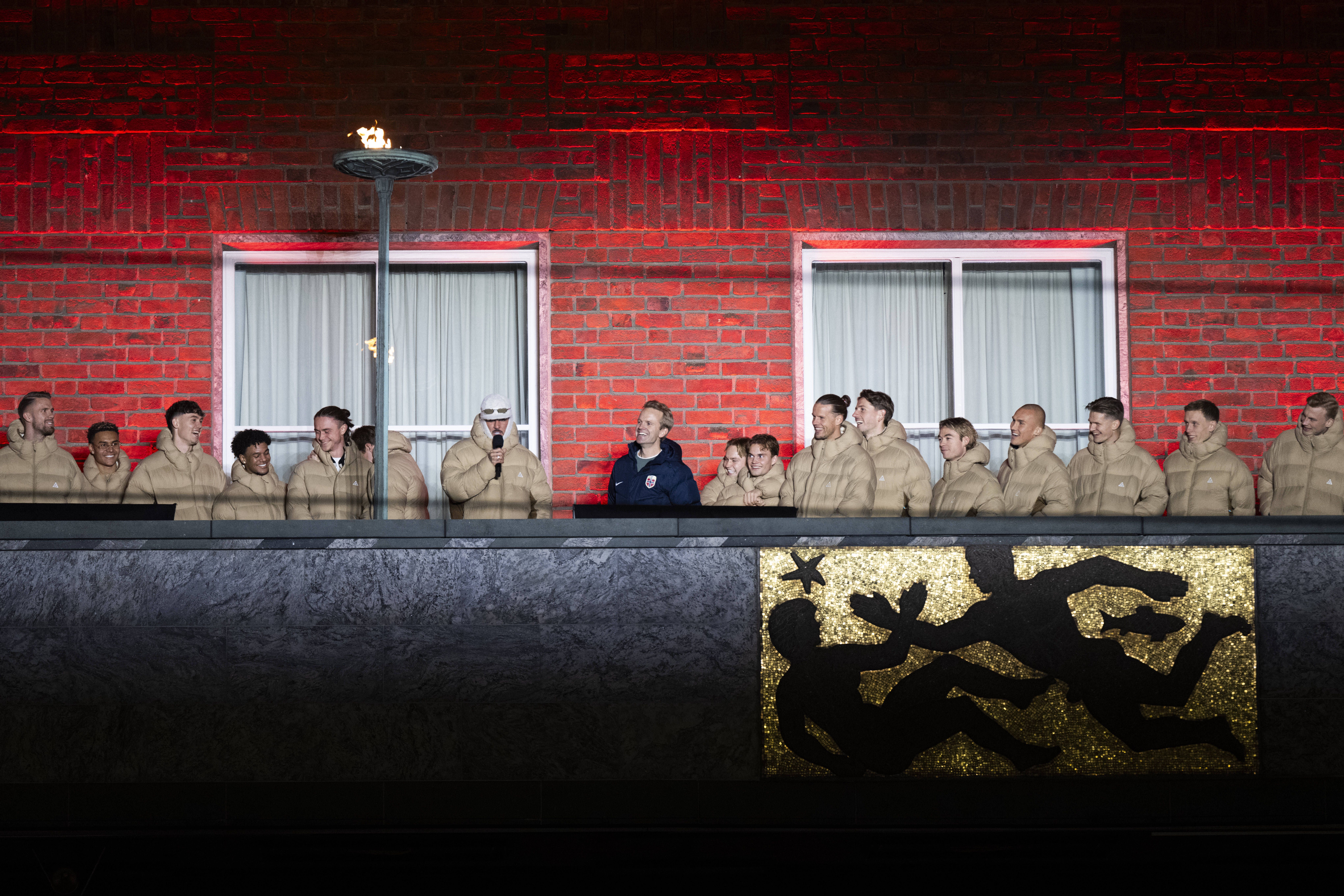 Equipa da Noruega recebida por milhares de adeptos em Oslo