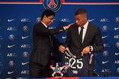 Nasser Al-Khelaifi, presidente do PSG, com Kylian Mbappé