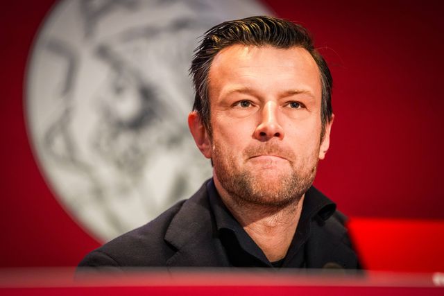 Diretor do Ajax faz soar o alarme antes do duelo com o Benfica: «Dói-me ver o clube neste estado»