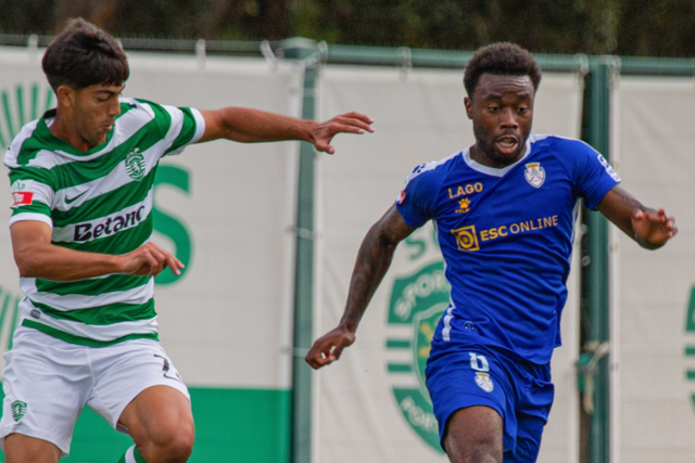 Camisola 8 é preponderante nas dinâmicas do conjunto orientado por Ricardo Costa - Foto: Feirense