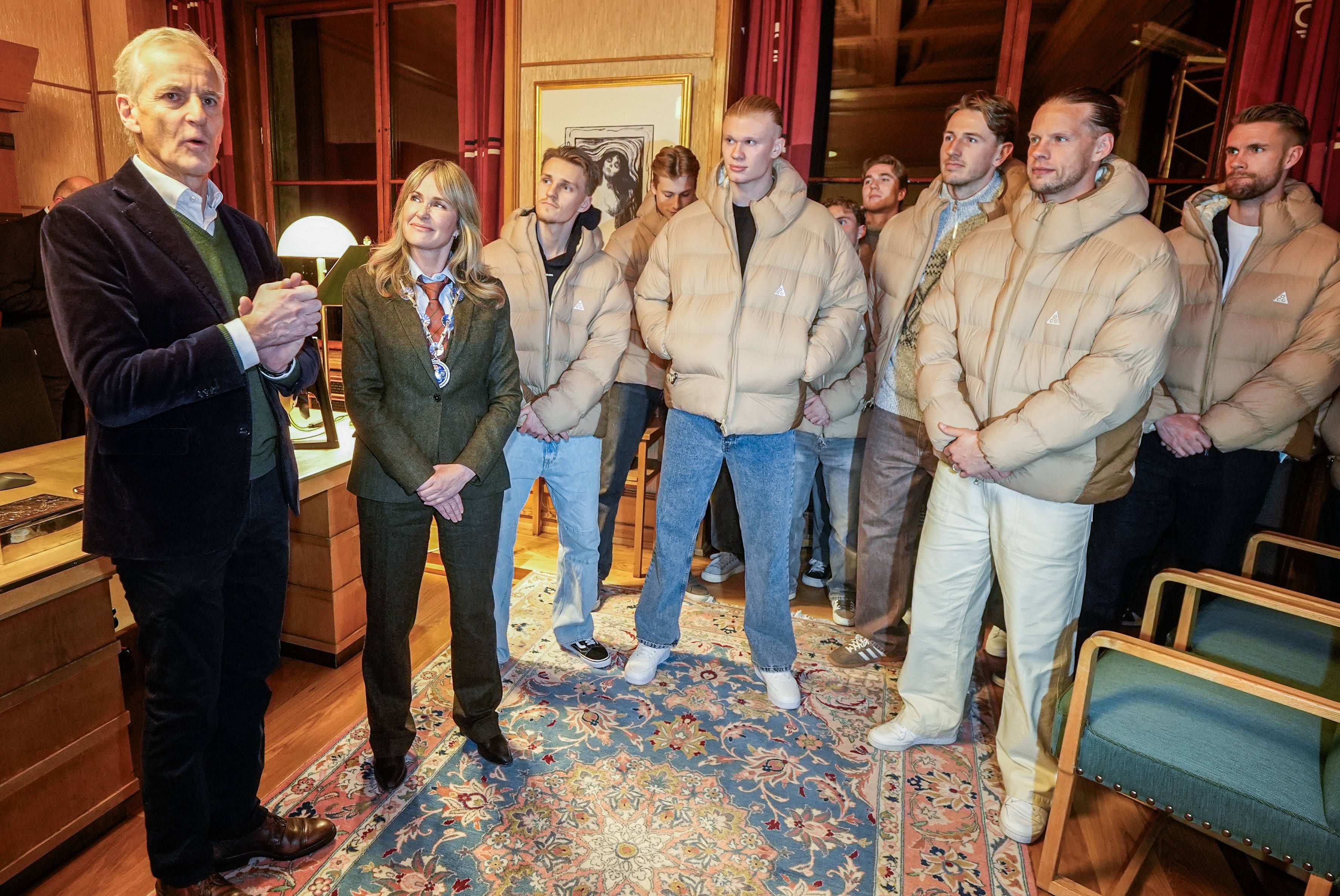 Equipa da Noruega recebida por milhares de adeptos em Oslo