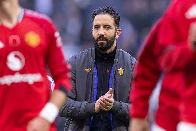 Manchester United adia reforço do meio-campo para o verão