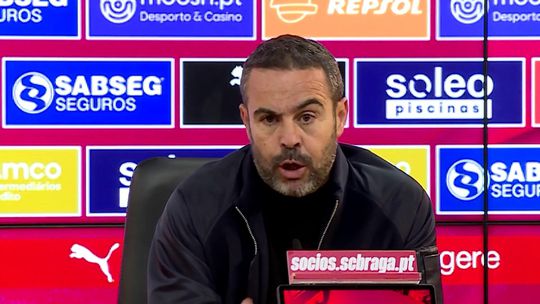 Artur Jorge explica a substituição ainda na primeira parte