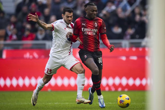 Milan volta às vitórias com assistência de Rafael Leão