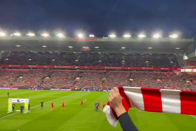 Arrepiante! You'll Never Walk Alone ao vivo