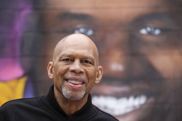 Kareem Abdul-Jabbar, lenda dos Lakers, hospitalizado após forte queda