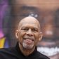 Kareem Abdul-Jabbar, lenda dos Lakers, hospitalizado após forte queda