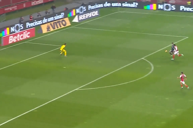 VÍDEOS: golaço anulado a Rafa, Trubin evita o empate