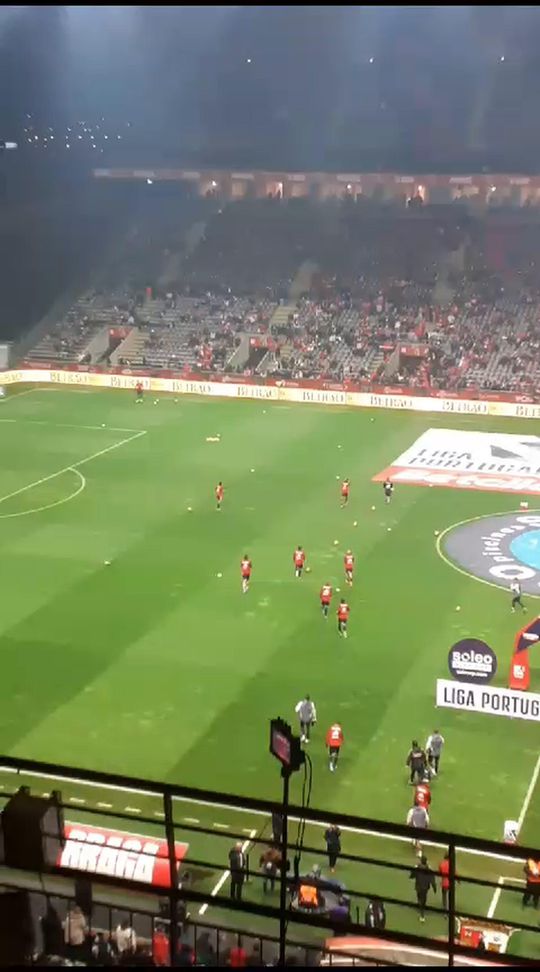 A entrada do Benfica para o aquecimento