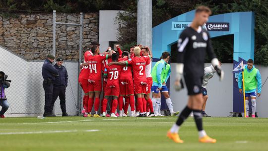 Liga 2: Marítimo resistiu com dez homens e mantém contacto com o pelotão da frente