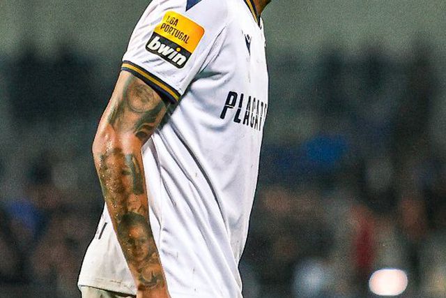 Destaques do Famalicão: Jhonder de bico e muita dedicação