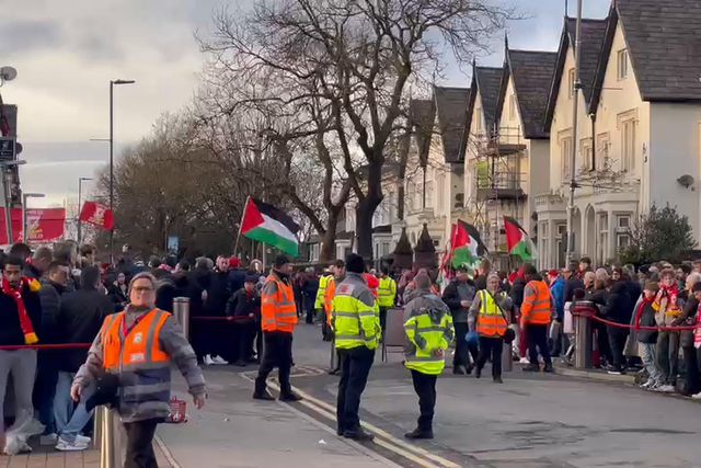 Bandeiras pro Palestina ou Israel não podem entrar em Anfield
