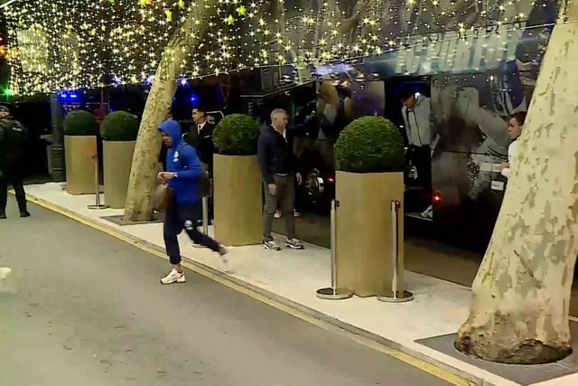 Portistas recebem equipa em Lisboa com um pedido: «Ó Conceição, faz o Porto campeão»