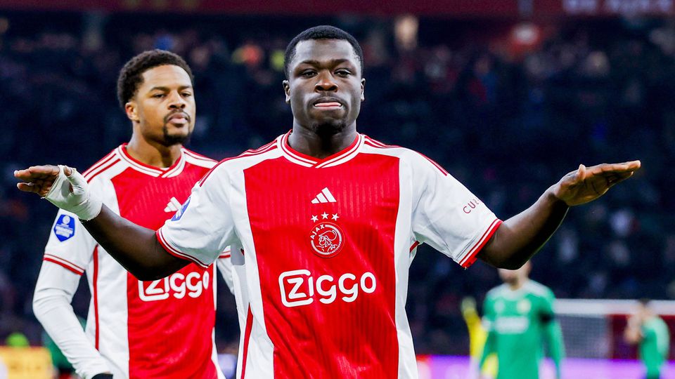 Depois da tempestade... a bonança: Ajax soma 8.º jogo sem perder na Eredivisie