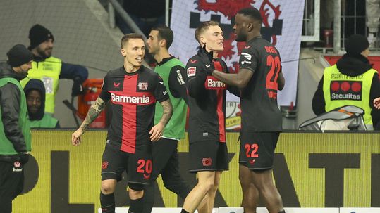 Bundesliga: líder Leverkusen goleia e continua invicto