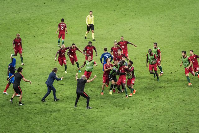 De Ronaldo ao beijo na boca de Maradona: as mais icónicas celebrações de golos (fotos e vídeos)