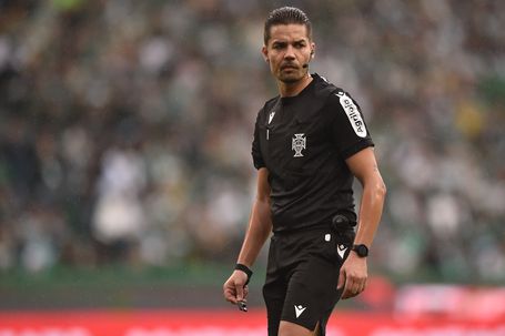 Iancu Vasilica apitou o Nacional-Benfica (Miguel Nunes)