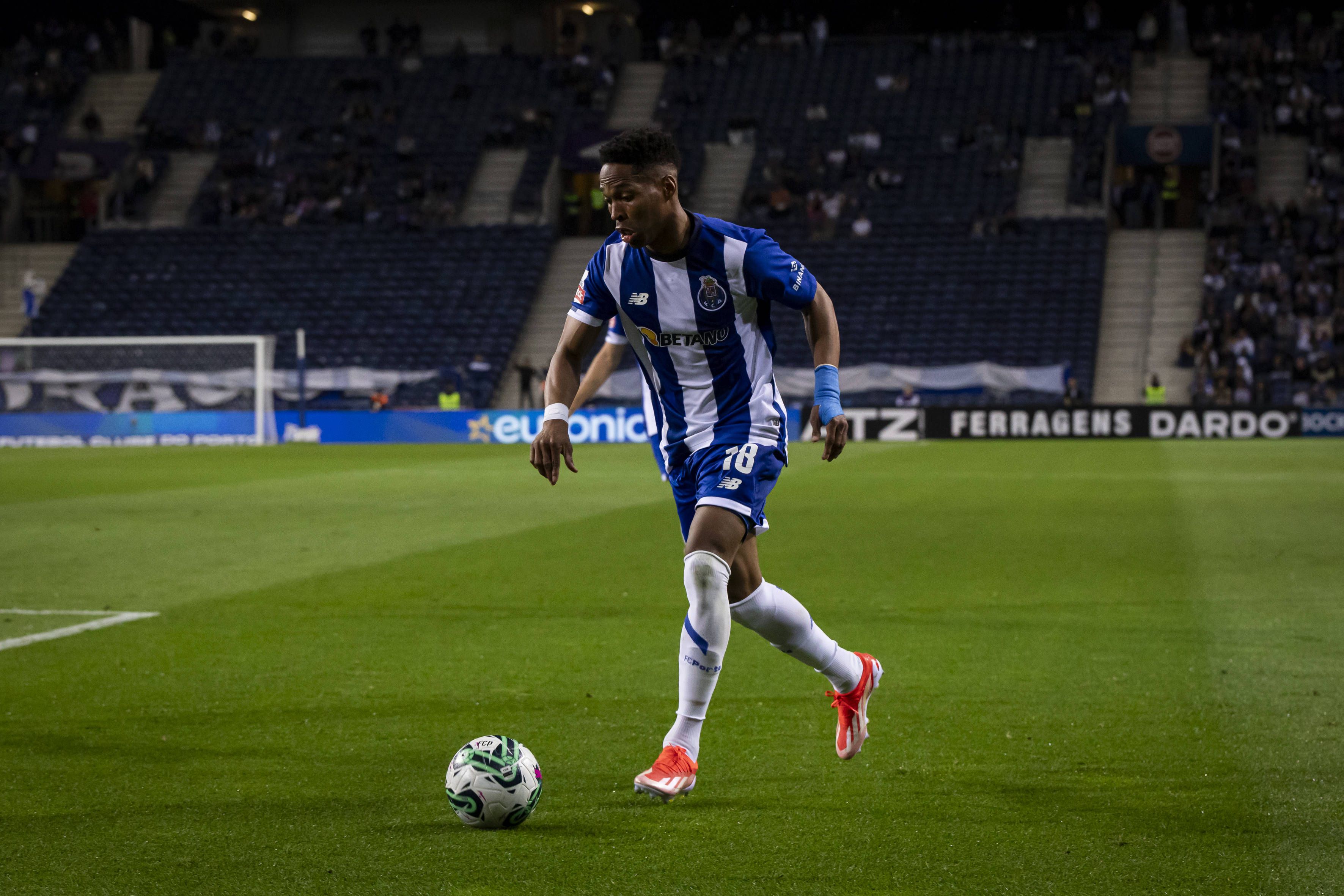 São Paulo aguarda luz verde do FC Porto para anunciar Wendell